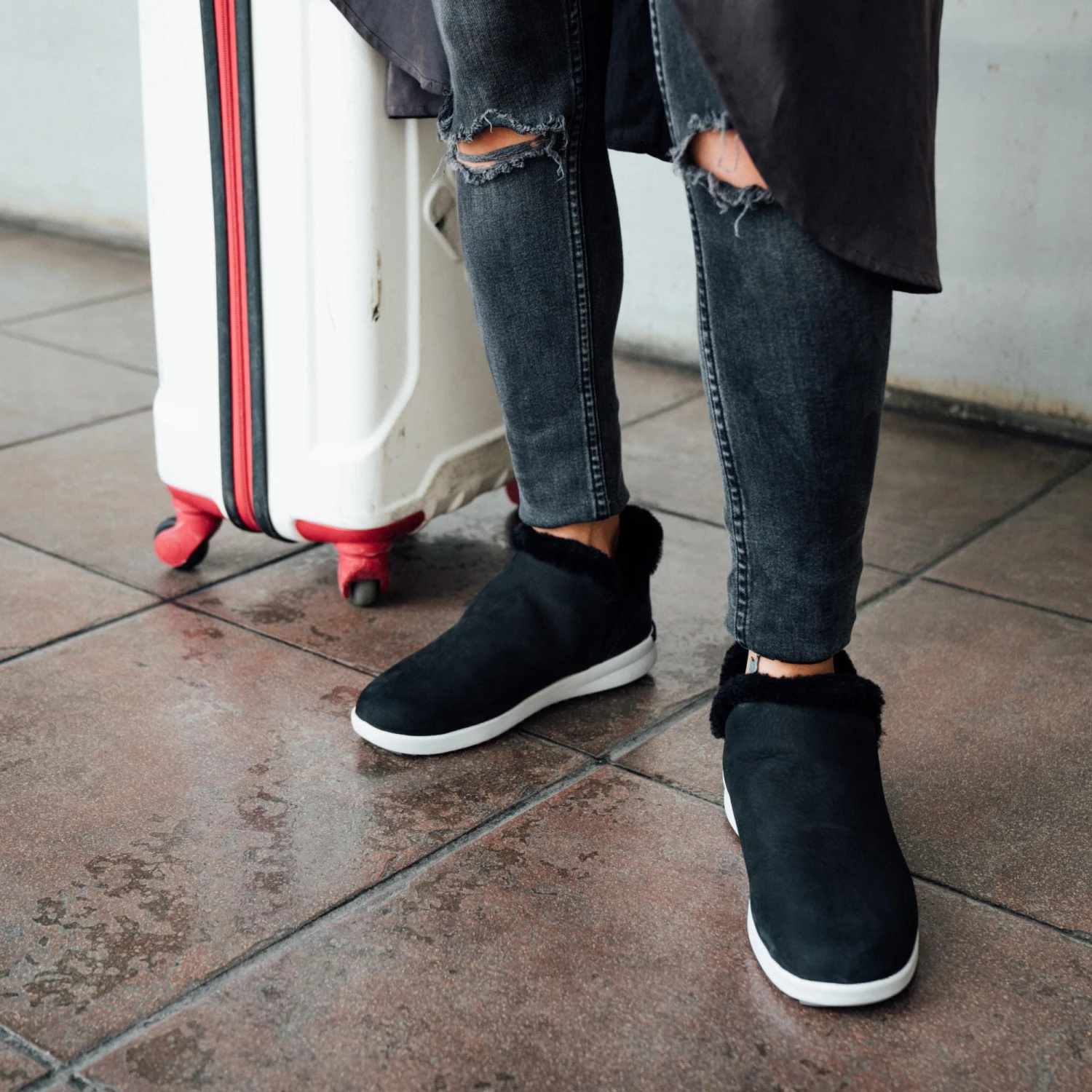 OluKai Mālua Hulu - Onyx / Mist Grey 4 OluKai Mālua Hulu - Onyx / Mist Grey - Image 2