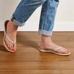 OluKai Honu - Tapa / Golden Sand 14 OluKai Honu - Tapa / Golden Sand -OluKai 20436 20GS 102 W Honu TapGlds Web Opt