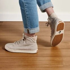 OluKai Pīlahi - Bone -OluKai 20461 1919 101 W Pilahi BneBne Web Opt