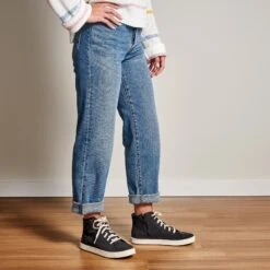 OluKai Pīlahi - Black -OluKai 20461 4040 ShotAngle W PILAHI BlackBlack