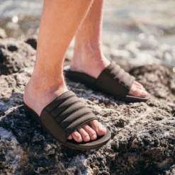 OluKai Maha 'Olu - Dark Wood -OluKai MahaOlu 1